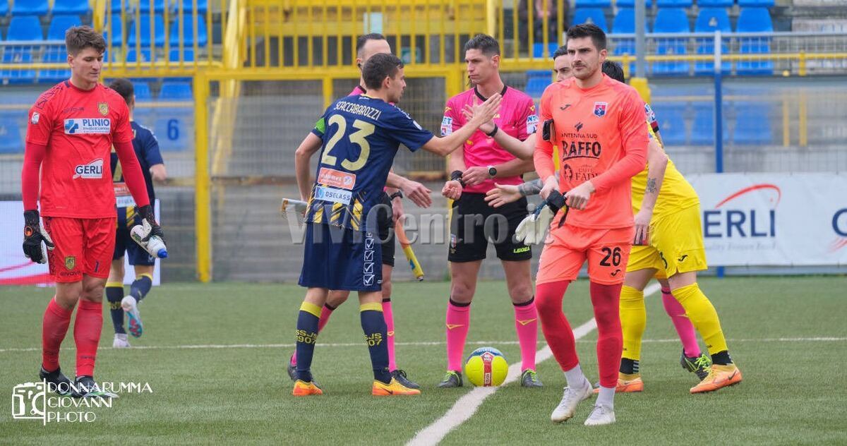 Juve Stabia – Taranto (0-0). Le foto dei calciatori e del pubblico presente al Menti