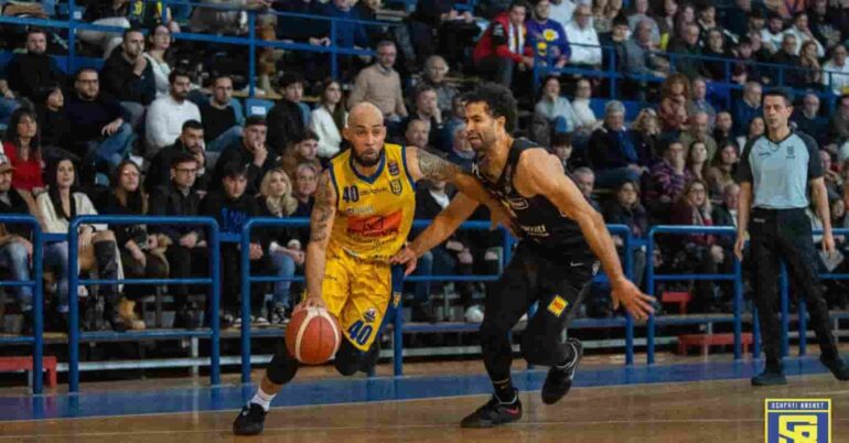 Givova Scafati, blackout finale e vittoria della Dolomiti Energia