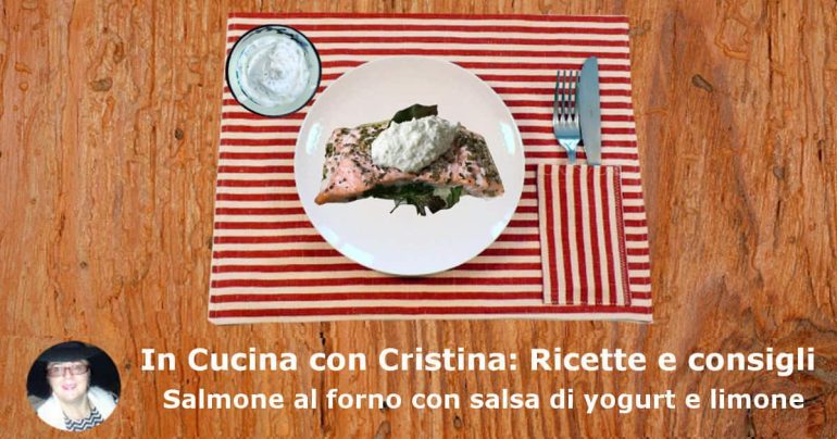 Salmone al forno con salsa di yogurt e limone