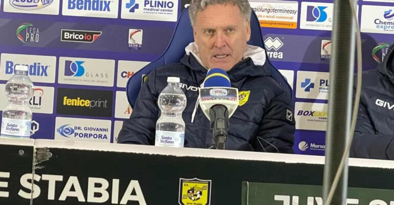 Pochesci: “Ai miei ragazzi della Juve Stabia ho detto liberate la fantasia”