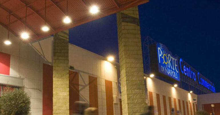Tentata rapina al Centro Commerciale Le Porte di Napoli: intervenuti i CC