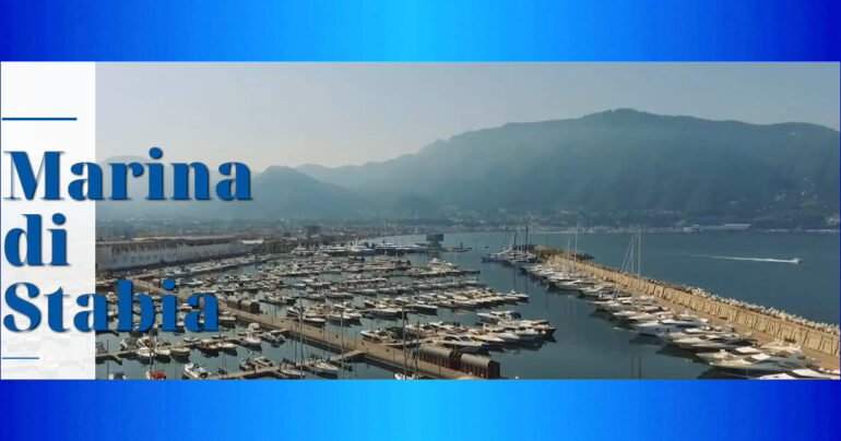 Disoccupati in sit-in a Marina di Stabia durante Fiera del Lavoro