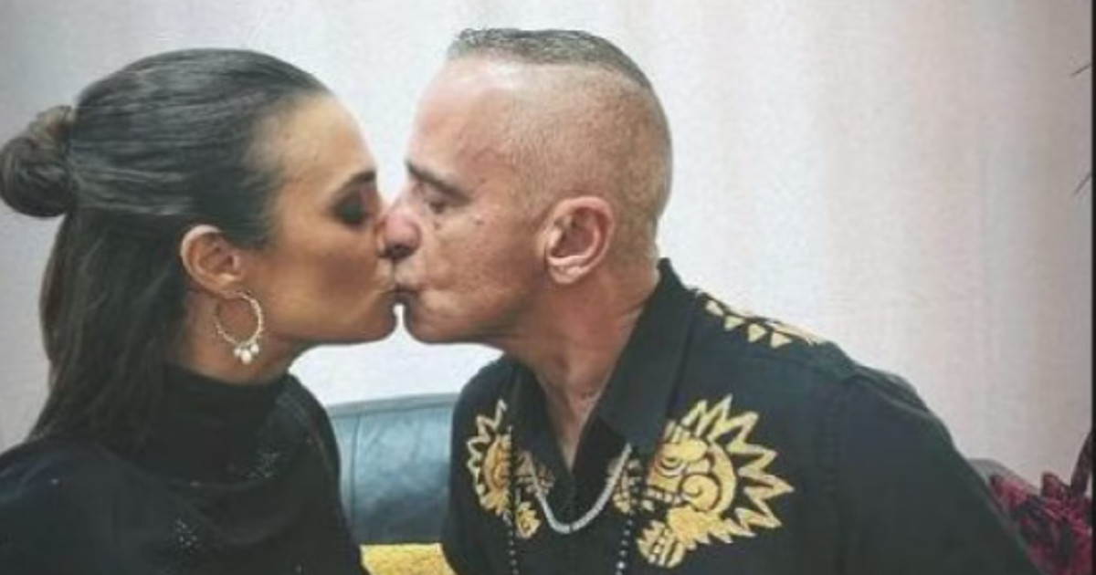 Eros Ramazzotti con la nuova fidanzata (foto da suo social)-min
