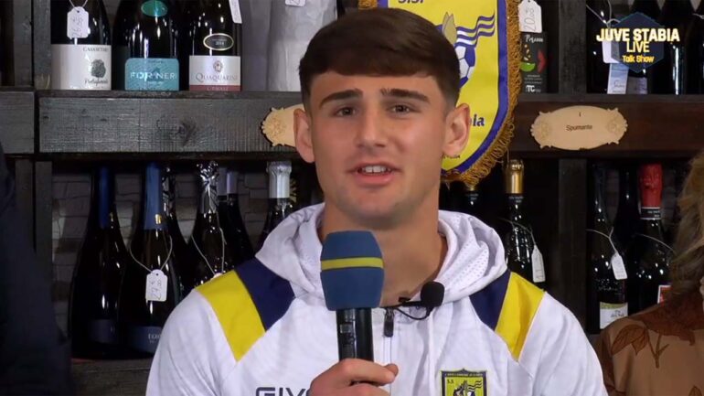 Lorenzo Carbone, essere un calciatore della Juve Stabia è un onore!