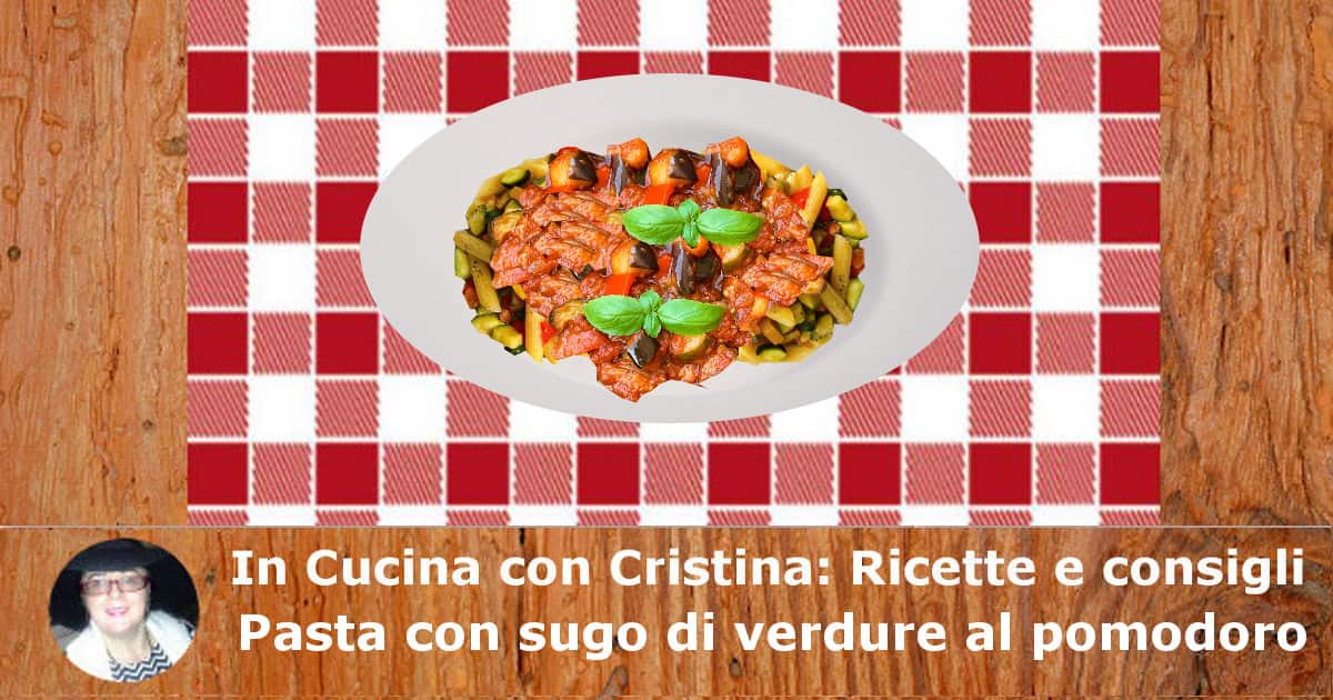 Pasta con sugo di verdure al pomodoro-min