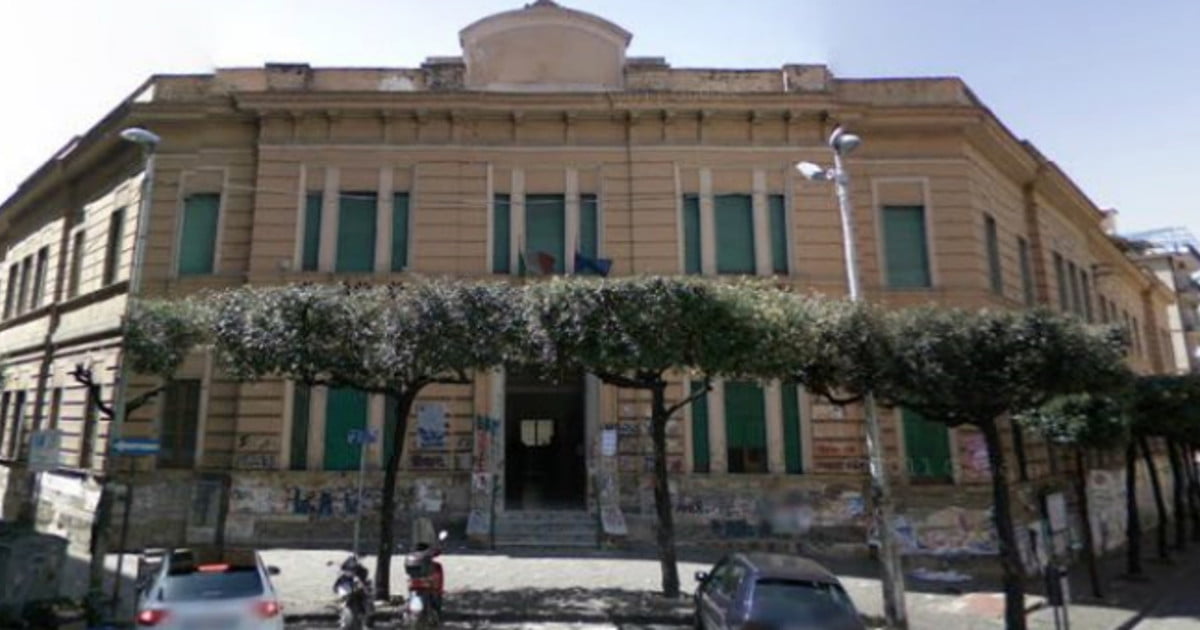 Liceo classico Plinio Seniore, esterno
