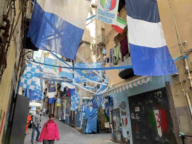 Napoli, sogno scudetto: un viaggio nei Quartieri Spagnoli