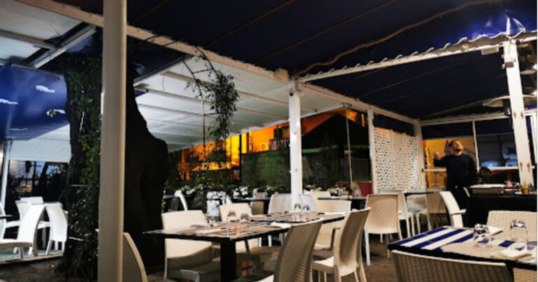 Basta illegalità a Castellammare, lo Chalet Laura viene demolito