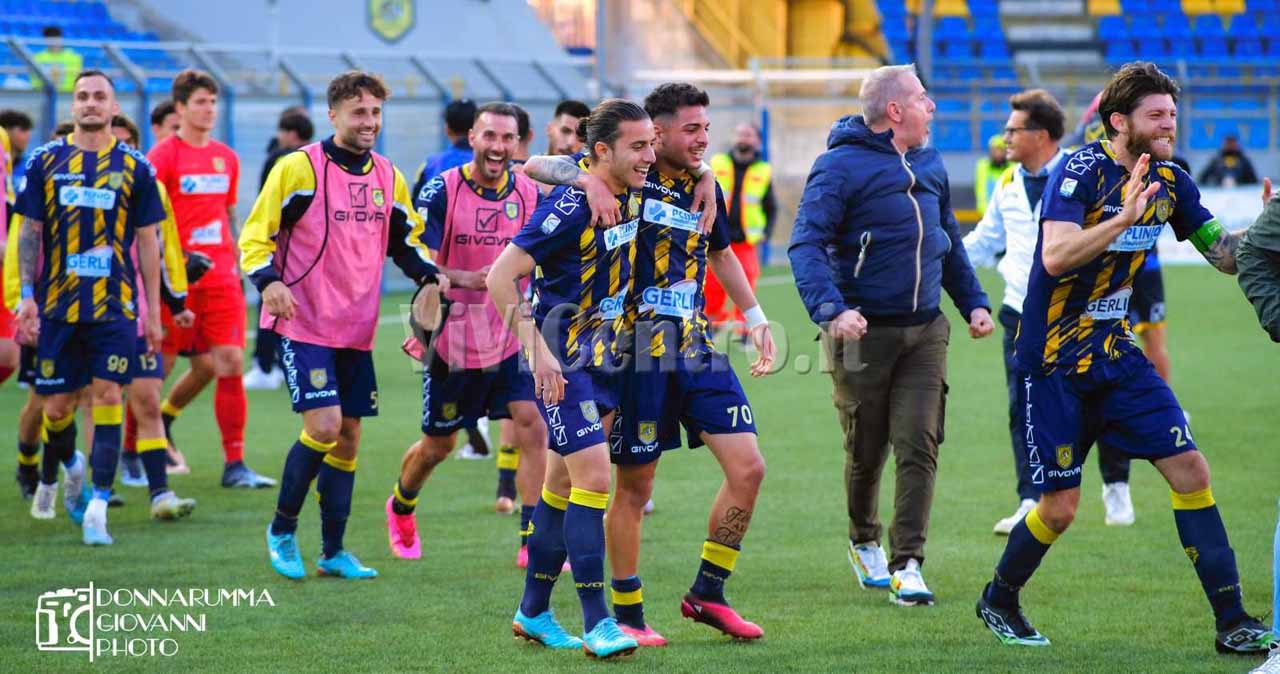 EDITORIALE Juve Stabia - Cerignola: Il sogno continua, le Vespe vanno ai play off - Vivicentro