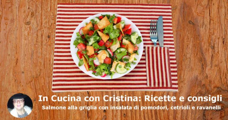 Salmone alla griglia con insalata di pomodori cetrioli e ravanelli: la ricetta