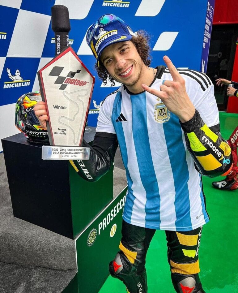 Marco Bezzecchi vince la prima gara della carriera in Argentina!