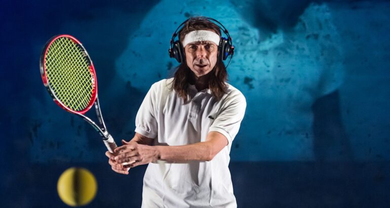 Teatro Sociale di Brescia: “Il muro trasparente”, delirio di un tennista sentimentale