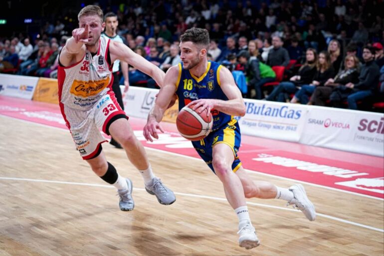 Scafati corsara a Pesaro: 79-86 e salvezza più vicina