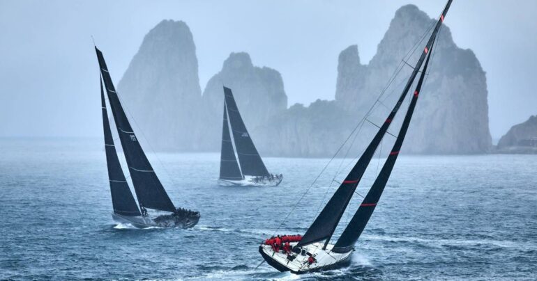 Castellammare di Stabia, Vela e spettacolo nel Golfo: il 19 aprile torna la “Traversata delle Sirene”