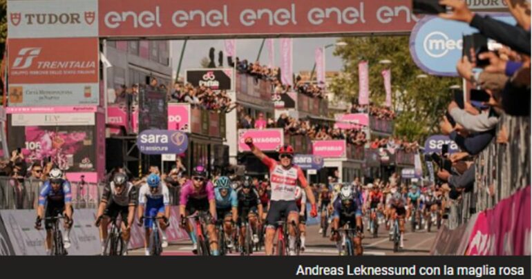 Giro d’Italia 2023, Mads Pedersen sbanca Napoli