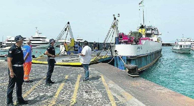Stato di emergenza al molo 21 di Capri
