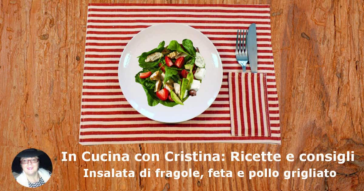Insalata di fragole, feta e pollo grigliato-min