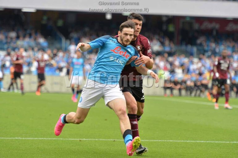 Napoli, Kvaratskhelia non si allena con la squadra: le ultime sull’infortunio