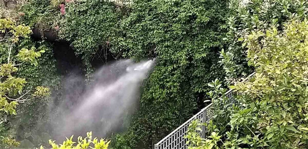 Castellammare di Stabia, la rottura di una conduttura idrica crea disagi per raggiungere la penisola sorrentina Castellammare di Stabia, la rottura di una conduttura idrica crea disagi per raggiungere la penisola sorrentina