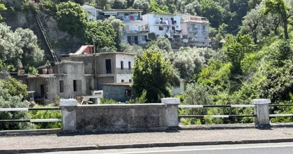 Progetto controverso a Castellammare di Stabia, casa nell'alveo di un torrente