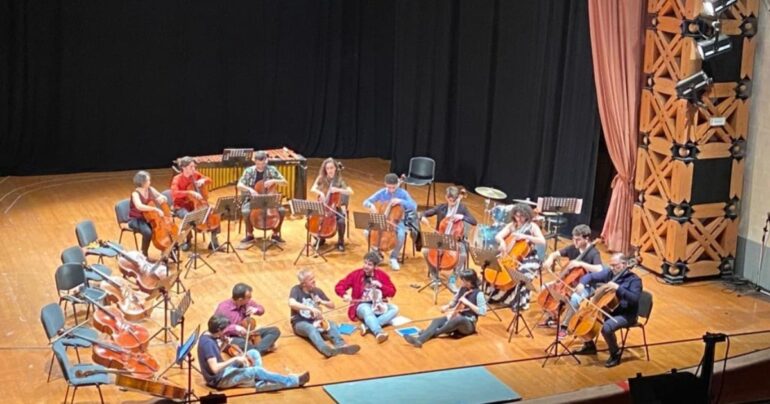 Giovanni Sollima con la Cello Orchestra a Catania