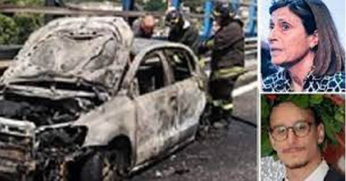 Esplosione di un'auto in tangenziale a Napoli, morta ricercatrice (foto da il mattino)