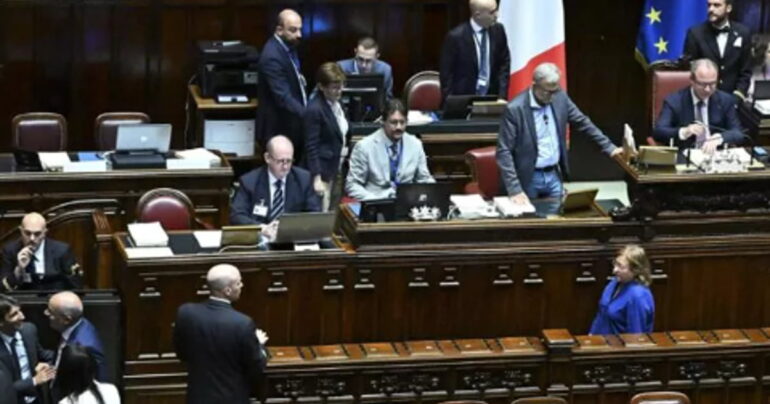 PNRR: via libera alla fiducia tra polemiche, ostacoli in arrivo dalle Regioni