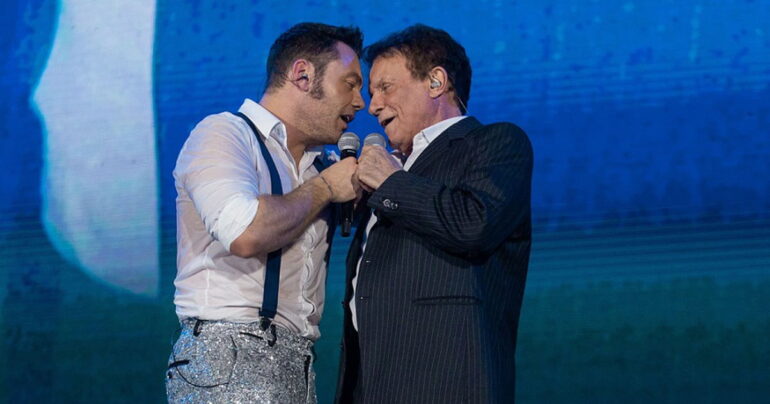 Tiziano Ferro e Massimo Ranieri duettano al concerto del Maradona