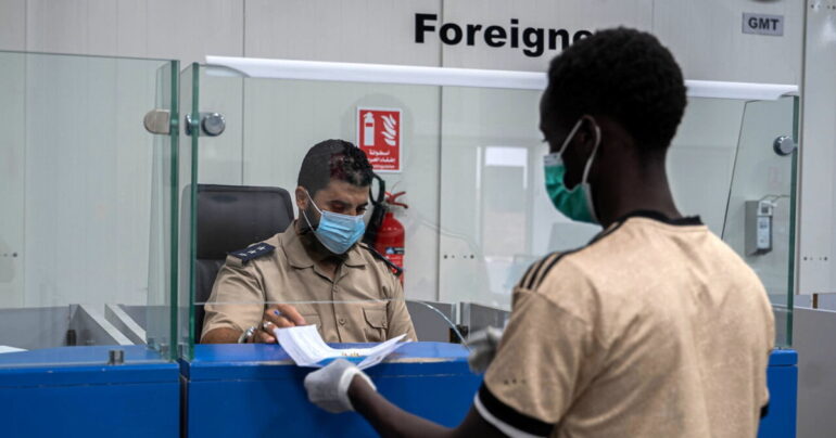 UE ricolloca migranti anche in Paesi autoritari