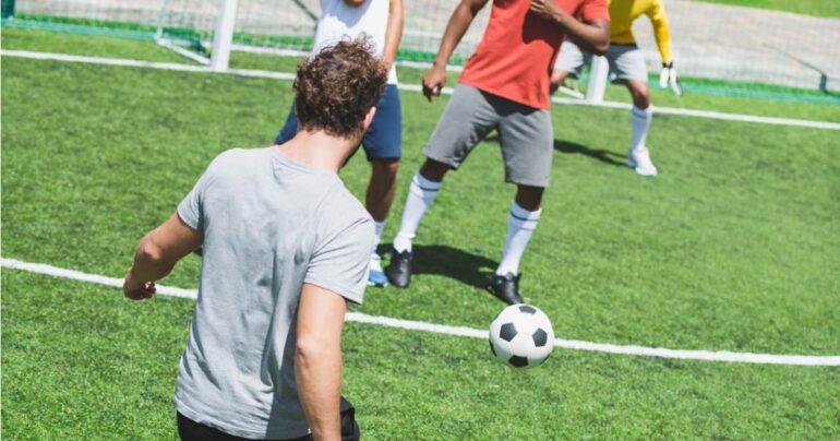 Partite di calcetto nel Napoletano: muoiono 2 uomini