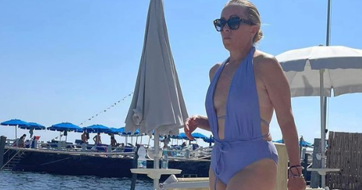Giorgia Meloni al mare, foto di Roberto D'Agostino su Instagram