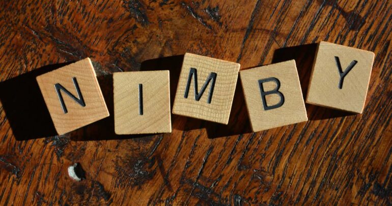 La sindrome NIMBY e i conflitti ambientali bloccano opere a Castellammare di Stabia, Sant’Agnello e Maiori