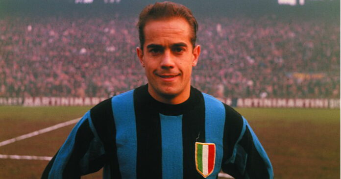 Luis Suárez Miramontes con la maglia dell'Inter a metà anni '60