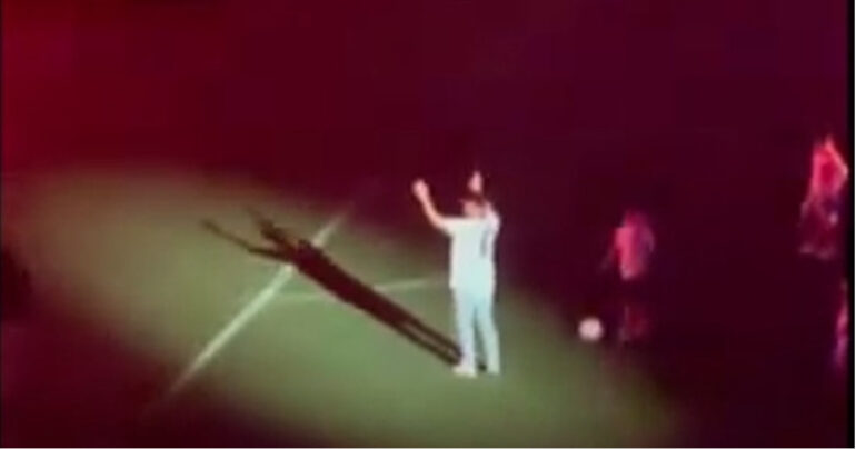 Thiago Messi sorprende tutti durante la presentazione di suo padre VIDEO