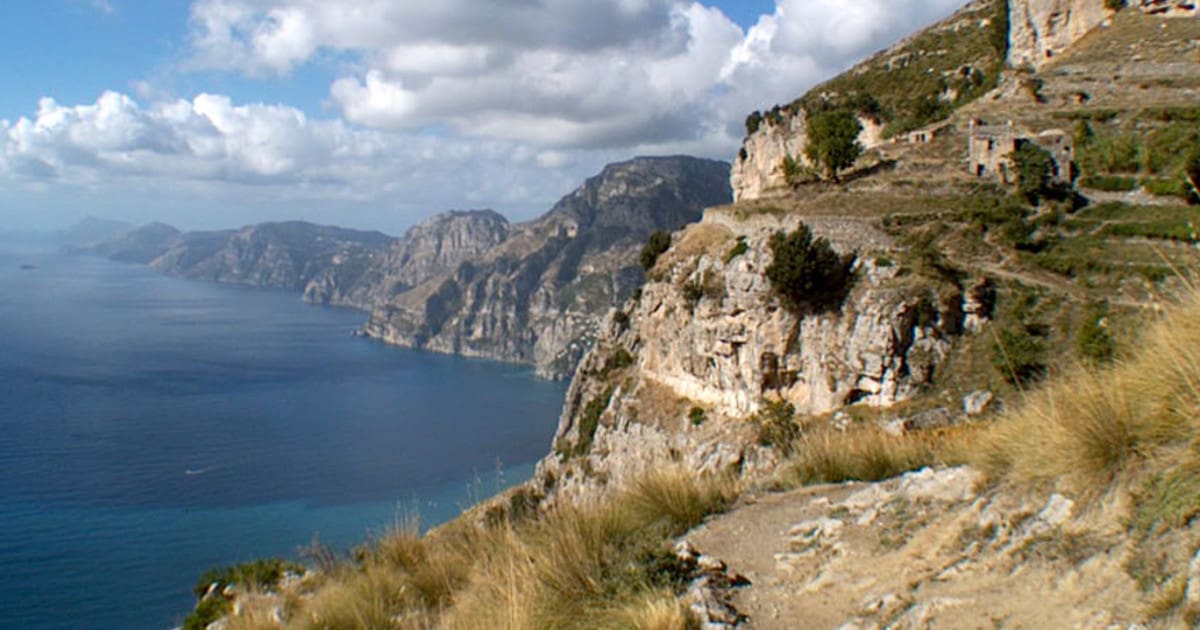 Turista finlandese muore dopo una caduta sul Sentiero degli Dei a Agerola
