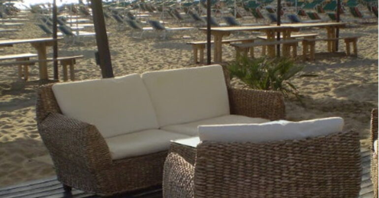 Vacanze estive: Albania Paradiso Vacanziero; ma Rimini non morde!