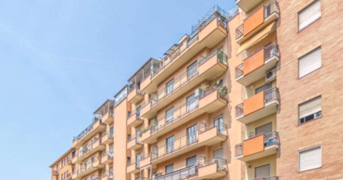 Bambina Caduta dal 5° Piano Presa al Volo da Un Passante
