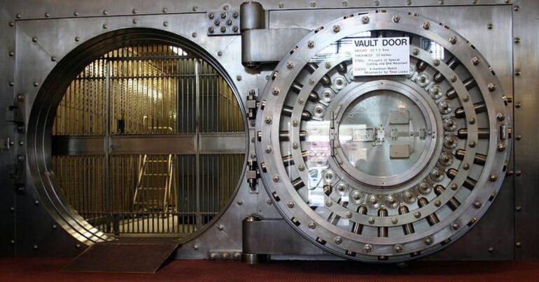 Tassa sugli extraprofitti delle banche Italia: Titoli in Caduta