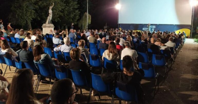 Ritorna il cinema estivo a Napoli: Stelle, Film e Emozioni!