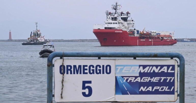 254 Migranti ballano di gioia per l’arrivo a Napoli!