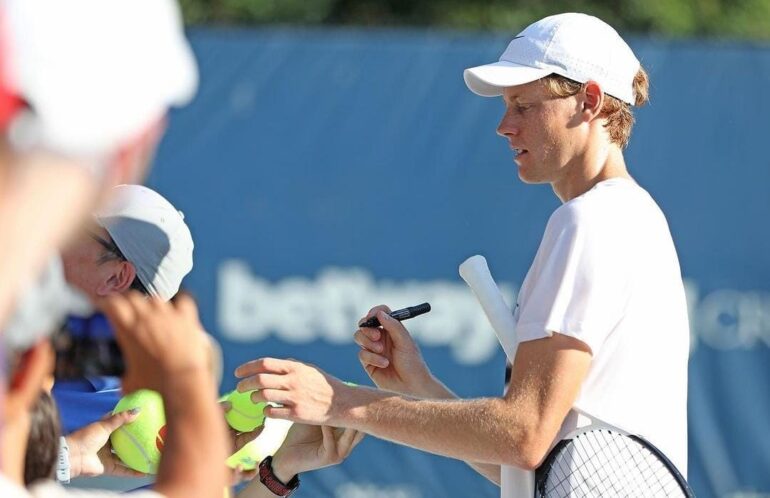 Sinner ai quarti, si ritira Murray! Eliminato uno stupendo Musetti