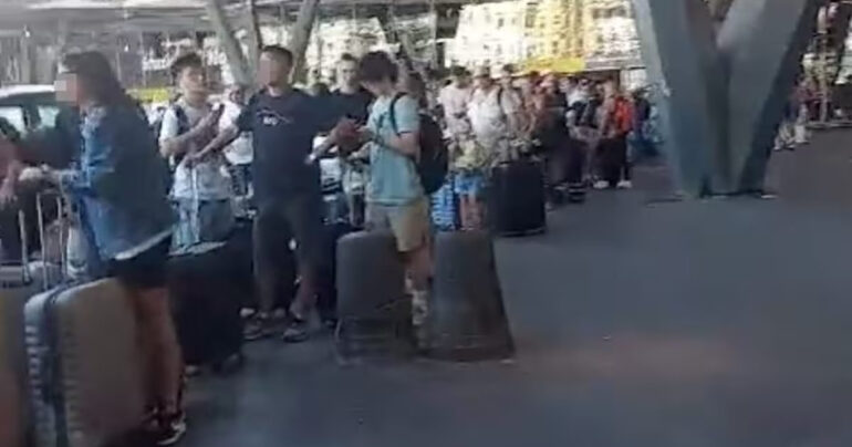 Tassisti Napoli: Selezione dei Clienti, Disagi dei Turisti