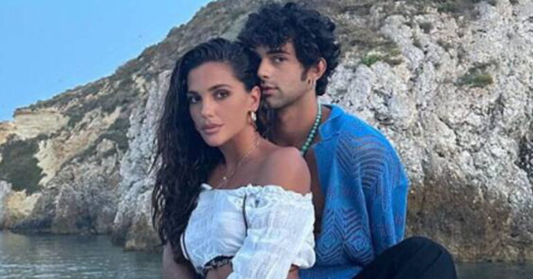 Castellammare di Stabia, Amore in Ribalta: Caiazzo ed Elena