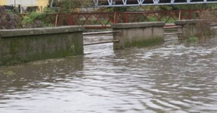 Alluvione a Castellammare, il fiume Sarno fuori controllo!
