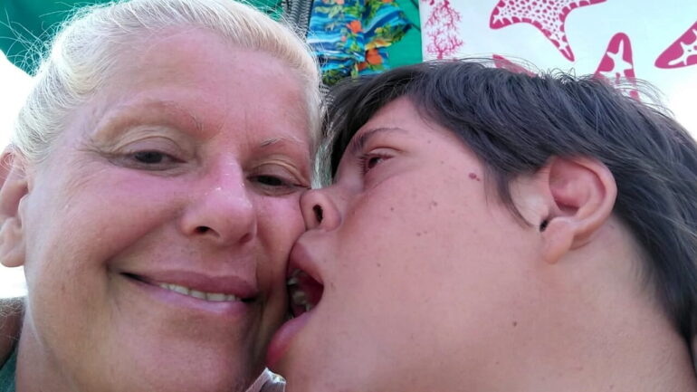 Discriminazione Spiaggia Ischia: Mamma con figlia disabile allontanate