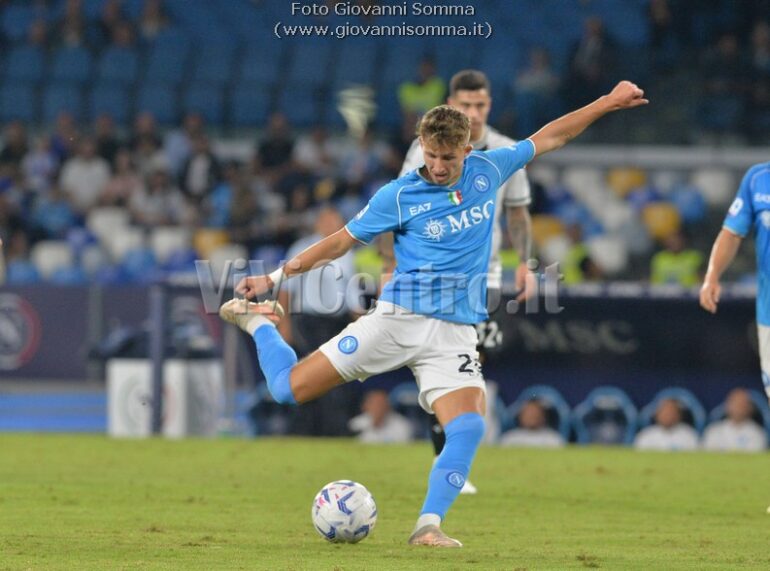 Napoli, fatta per Ostigard al Rennes. Ufficiale Lindstrom all’Everton
