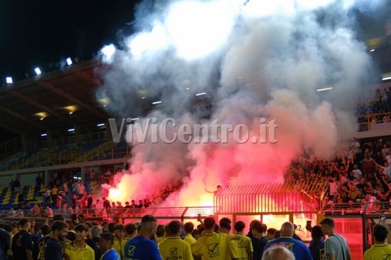 Juve Stabia, il lungomare di Castellammare si accende per celebrare i successi di una stagione incredibile