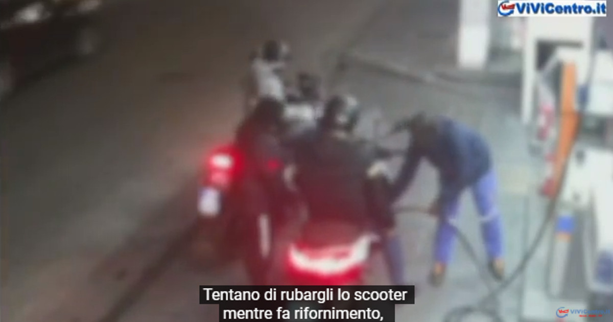 Rapina pompa benzina Napoli - Tentano di rubargli lo scooter mentre fa rifornimento, poi gli sparano