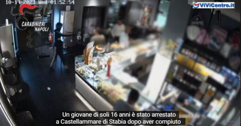 16 Anni Rapina in un Bar: 3mila Euro di Gratta e Vinci. Arrestato a Castellammare. VIDEO