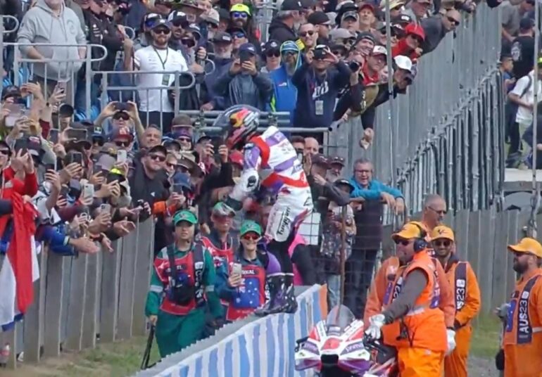 Phillip Island GP: Johan Zarco vince il suo primo GP i top class!